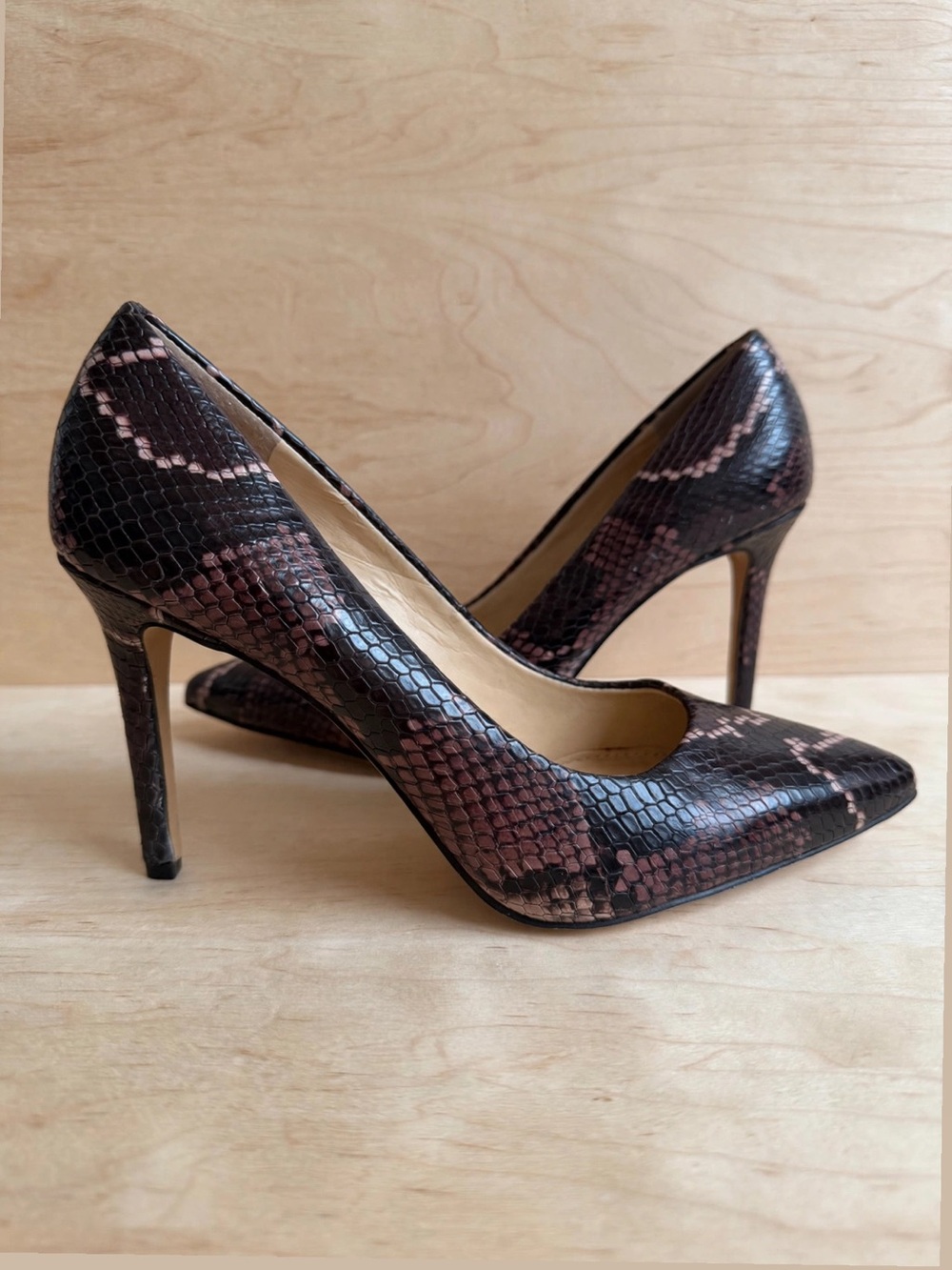 Vince Camuto Women's Pointed Toe Snake-Print High Heels in mauve/pink and Black